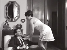 Горячая дамочка с волосатой писей Maria Martini ебётся с мужчинами