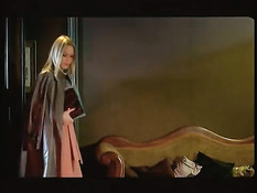 Две ласковые девушки занимаются сексом с мужчиной в ретро порно