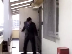 Возбуждённый японский мужик пришёл в спальню и отодрал девку