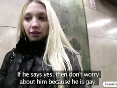 Симпатичная славянская блондинка согласилась ебаться за деньги