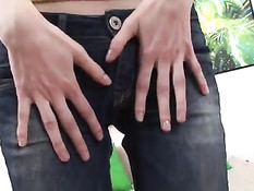 Горячая русская малышка разработала анус перед анальным сексом