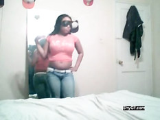 Сиськастые шоколадные девушки танцуют стриптиз и мастурбируют