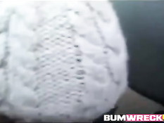 Весёлая молодая блондинка дрочит хуй и ебётся с парнем в автобусе