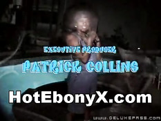 Негр с большим членом оттрахал чёрную девку на бильярдном столе