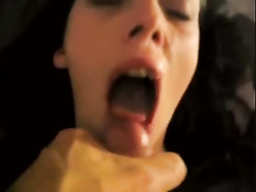 Мужчины дрочат на красивых девушек и кончают на их милые лица