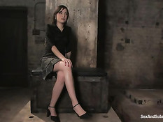 Связанную Сашу Грей выпороли и оттрахали вибратором и членом