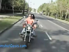 Этим симпатичным девчонкам нравится когда парни кончают в лицо