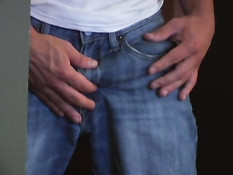 Голубой парень занимался онанизмом и трахался со своим приятелем