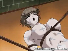 Грудастая хентай девчонка отсасывает парням во время секс оргии