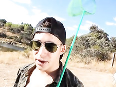 Рыжая испанская девка в очках отсасывает и трахается на природе