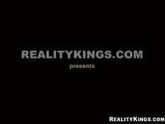 Блондинка Brenda James делает минет и даёт оттрахать себя в анус