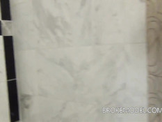 Мужчина дал отсосать член молодой Jodi Taylor и залил спермой рот