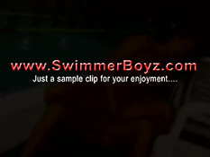 Два спортивных гея решили заняться анальным сексом в бассейне