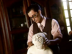 Мускулистая немецкая зрелая женщина трахается с двумя парнями