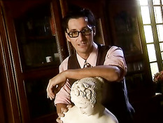 Мускулистая немецкая зрелая женщина трахается с двумя парнями