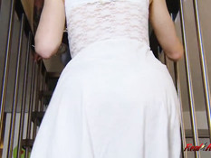 Молодая брюнетка лесбиянка напоила вином и оттрахала блондинку