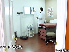 Сексуальная мулатка Bethany Benz дрочит грудью и ебётся с белым