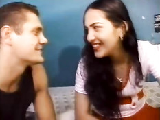 Латинская девушка делает минет и трахается с опытным любовником