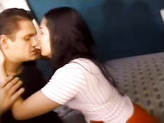 Латинская девушка делает минет и трахается с опытным любовником