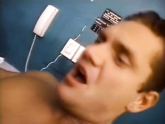 Латинская девушка делает минет и трахается с опытным любовником