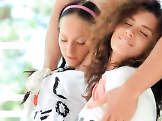 Две молодые тёлки делают анилингус и трахаются с двумя парнями