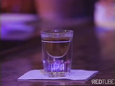 Кудрявая женщина с большой грудью ебётся на бильярдном столе