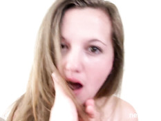 Молодой девушке дали отсосать на порнокастинге и отодрали раком