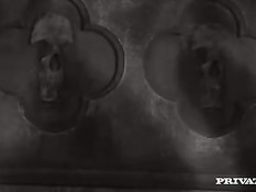 Парни пытали молодую суку Sasha Grey прищепками и ебали раком