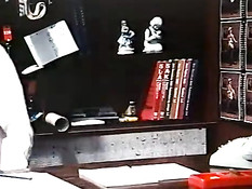 Похотливые монашки занимаются групповым сексом в ретро порно