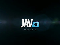 Два парня отодрали азиатскую девушку в анус членом и вибратором