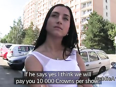 Парень снял на улице симпатичную брюнетку и трахнул в автомобиле