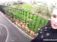 Мужчина ебёт в общественном туалете француженку Clanddi Jinkcego