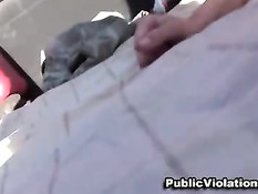 Девушка в стрингах отсасывает и трахается с бойфрендом в кузове