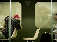 Горячая брюнетка Kaylani Lei ебётся с пассажирами в вагоне поезда