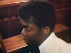 Женщины с волосатыми лобками ебутся в ресторане в ретро порно