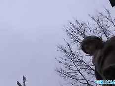 Паренёк знакомится с беременной девчонкой и платит за секс с ней