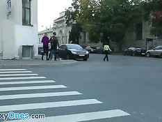 Питерская девушка даёт приятелю трахнуть себя в волосатую киску