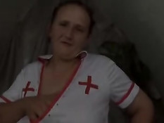 Парни жёстко трахают зрелых тёток с большими отвисшими сиськами