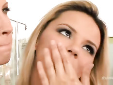 Игры страстных лесбиянок Faye Reagan, Ashlynn Brooke и Devon Lee