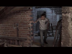 Голубой парень делает минет старшему товарищу и подставляет попу