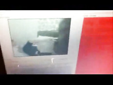 Смуглый парень ебёт раком белую женщину и снимает порно ролик