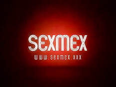 Парнишка оттрахал на кровати зрелую женщину и молодую девушку