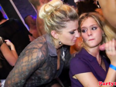 Настоящие европейские любительницы отсасывают на вечеринке