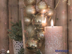 Две молодые лесбиянки на Рождество делают друг дружке массаж