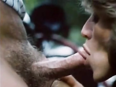 Страстная Marilyn Chambers в ретро порно фильме ебётся с парнями