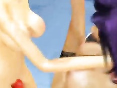 3d лесбияночки нанизываются на фаллоимитатор и мощно кончают