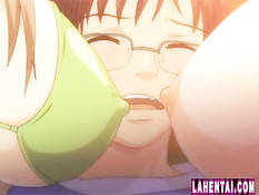 Хентай девки прижимаются к мальчику своими большими сиськами