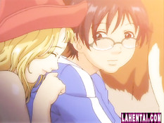 Хентай девки прижимаются к мальчику своими большими сиськами