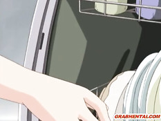 Возбуждённый лысый мужчина даёт отсосать член хентай женщине