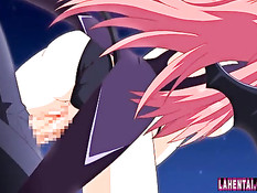 Крылатая хентай девка подрочила парню член и села на него сверху